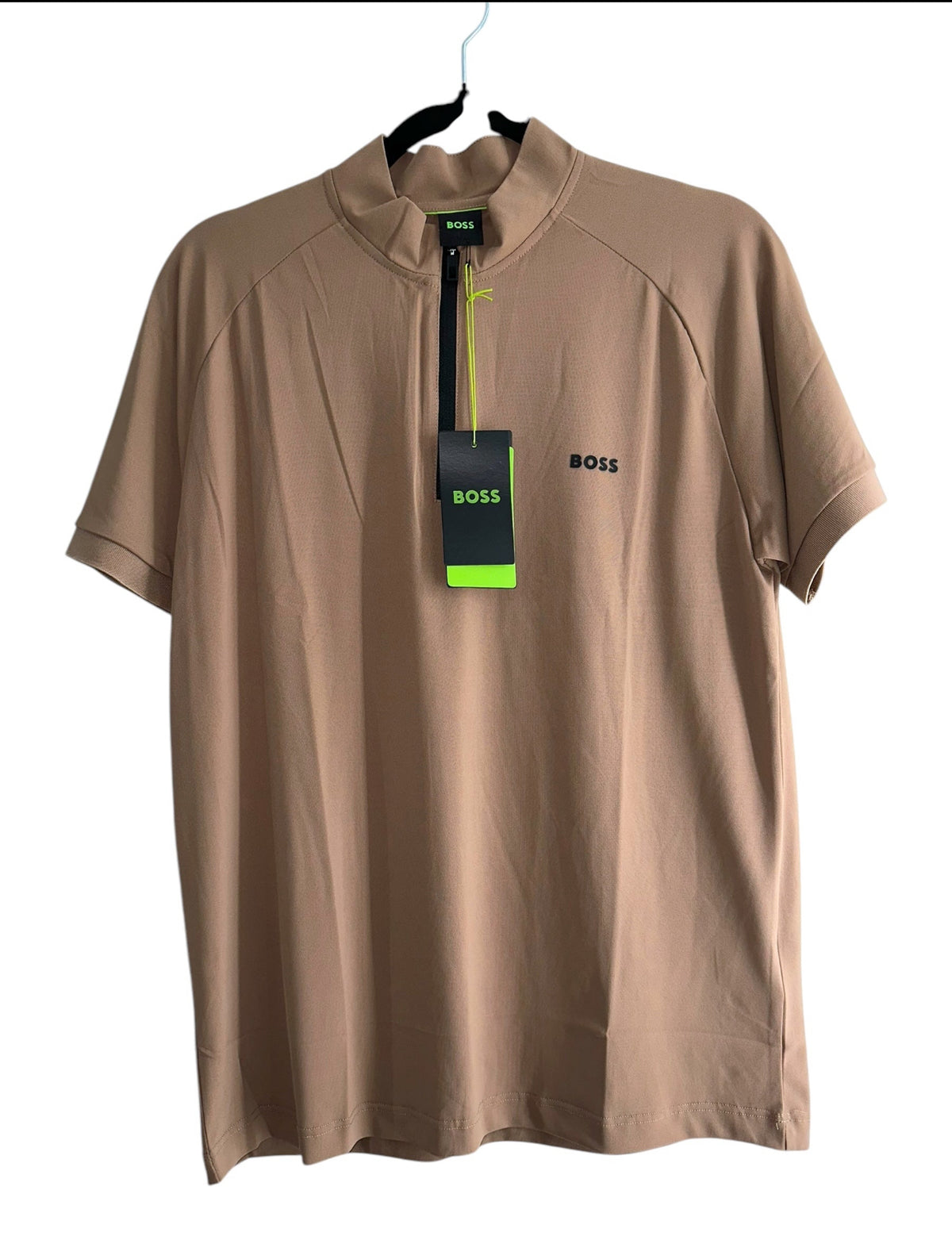 PLAYERA BOSS CON CREMALLERA TALLA “M” (REDUCIDA PARA TALLA S)
